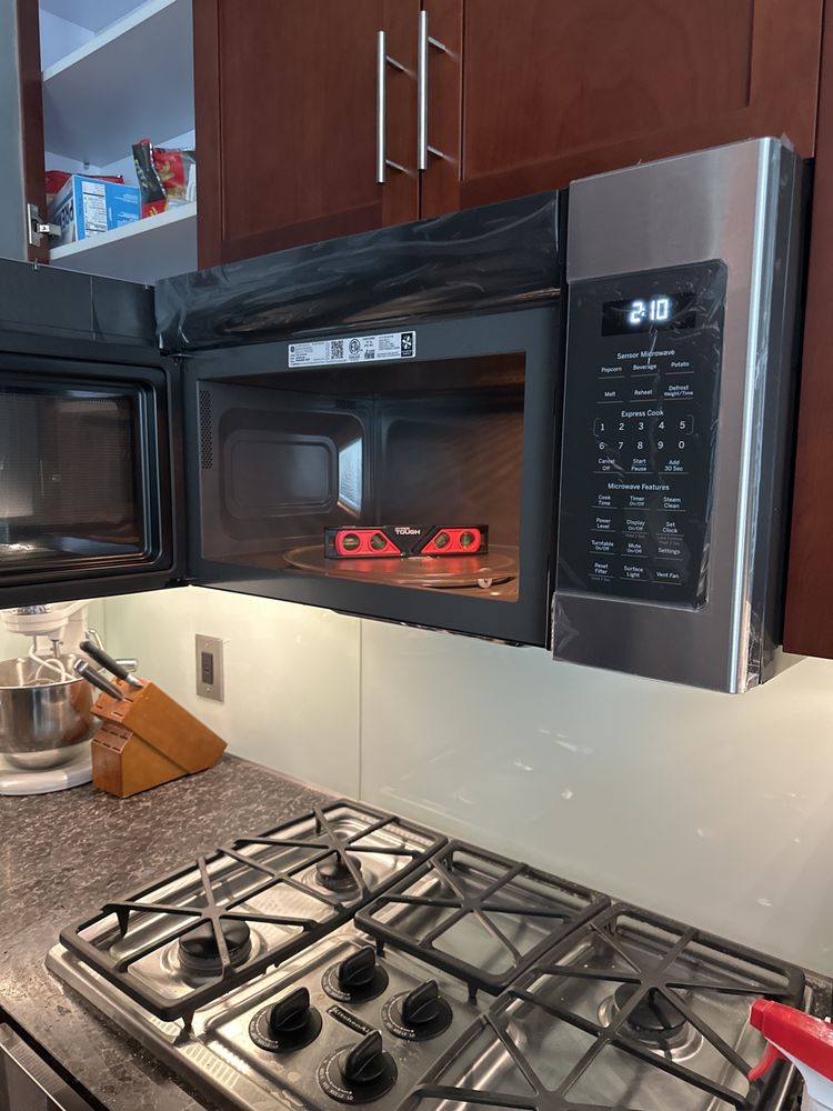 Fixvero Oven, Stove and Range Repair Technician Servicing Upper West Side Kitchen